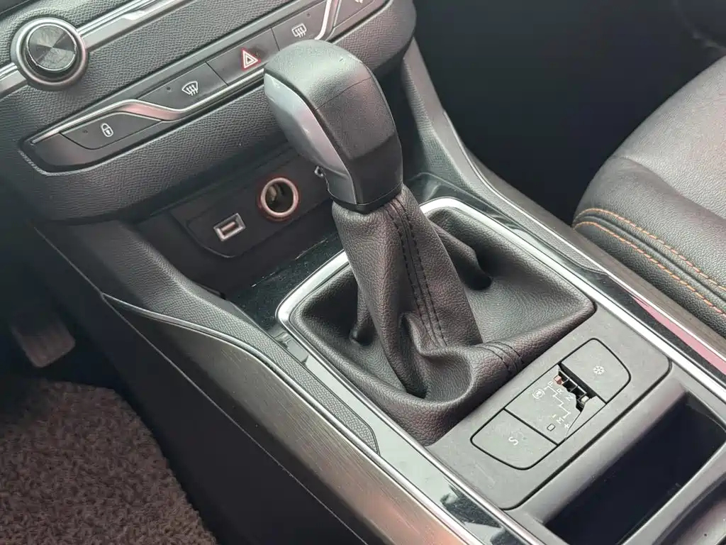 PEUGEOT 408 2018