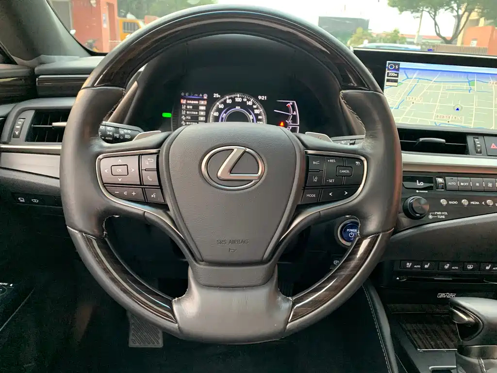 LEXUS ES 2018