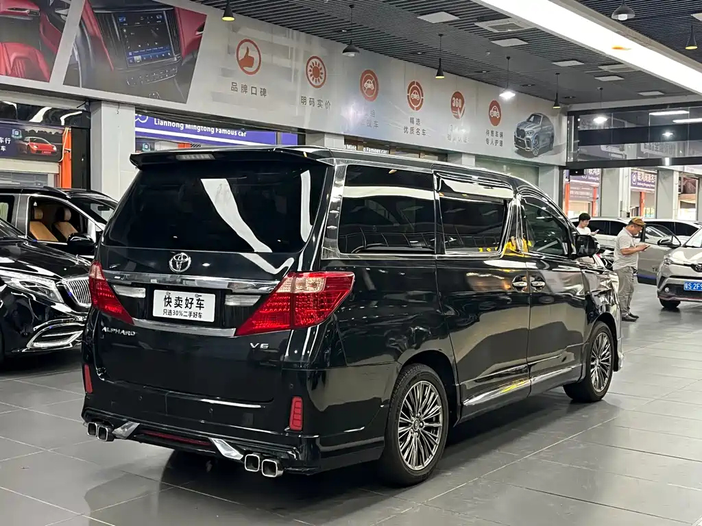 TOYOTA ALPHARD 2012