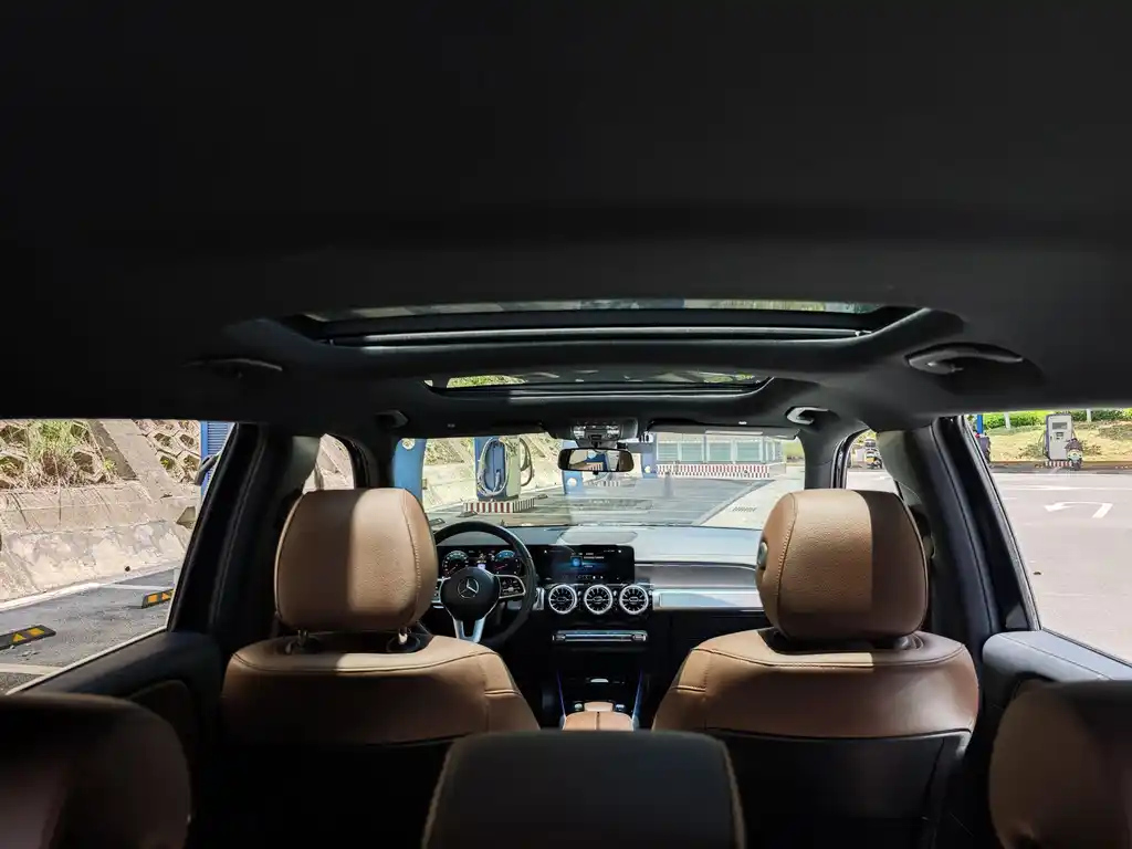 MERCEDES BENZ GLB 2023