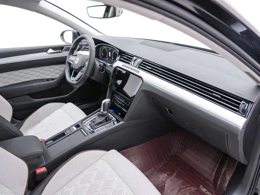 VOLKSWAGEN MAGOTAN 2023