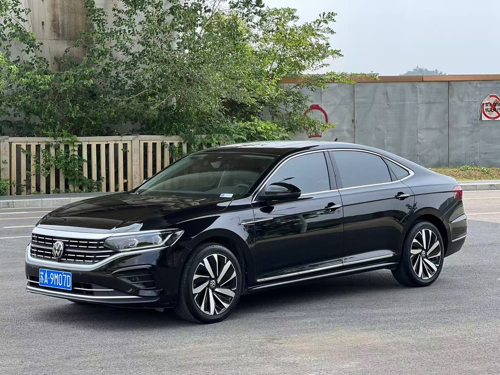 VOLKSWAGEN PASSAT 2023