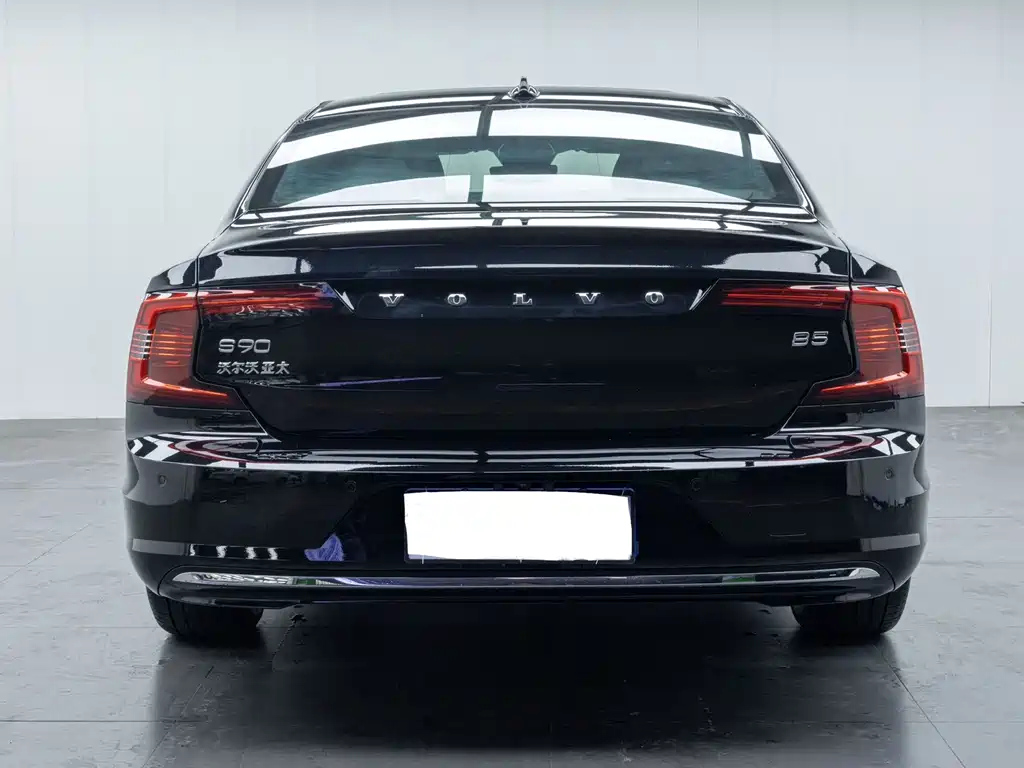 VOLVO S90 2023