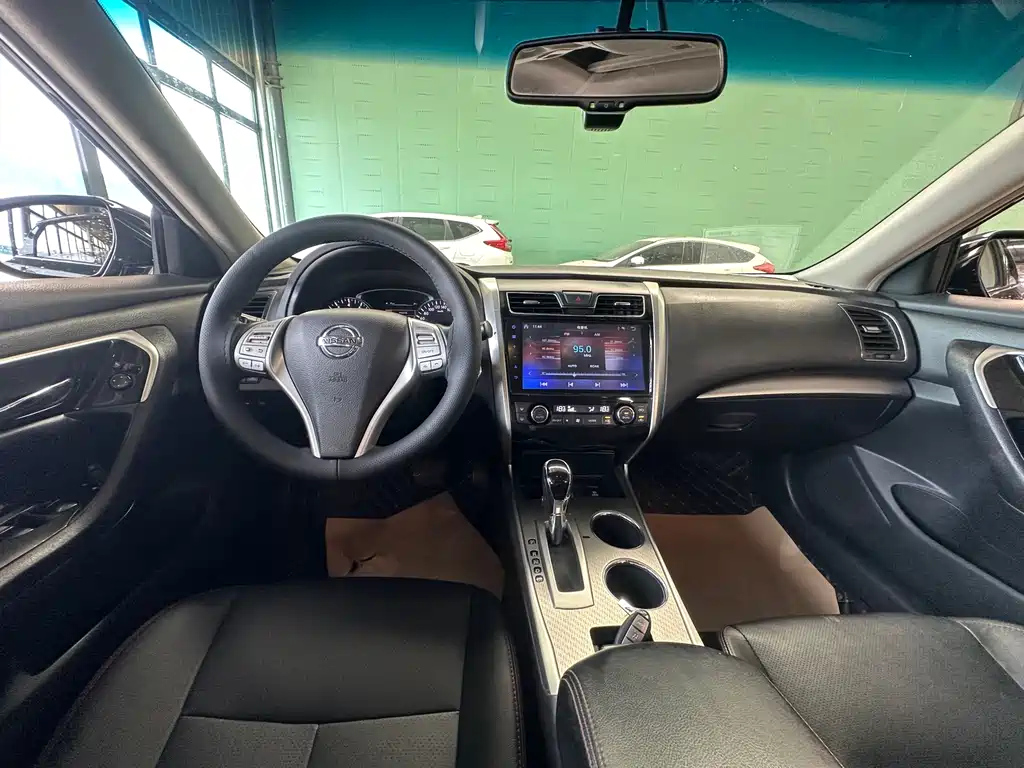 NISSAN TEANA 2018