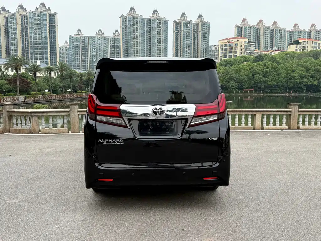 TOYOTA ALPHARD 2015