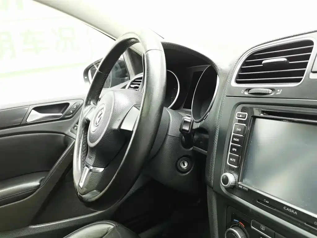 VOLKSWAGEN GOLF 2011