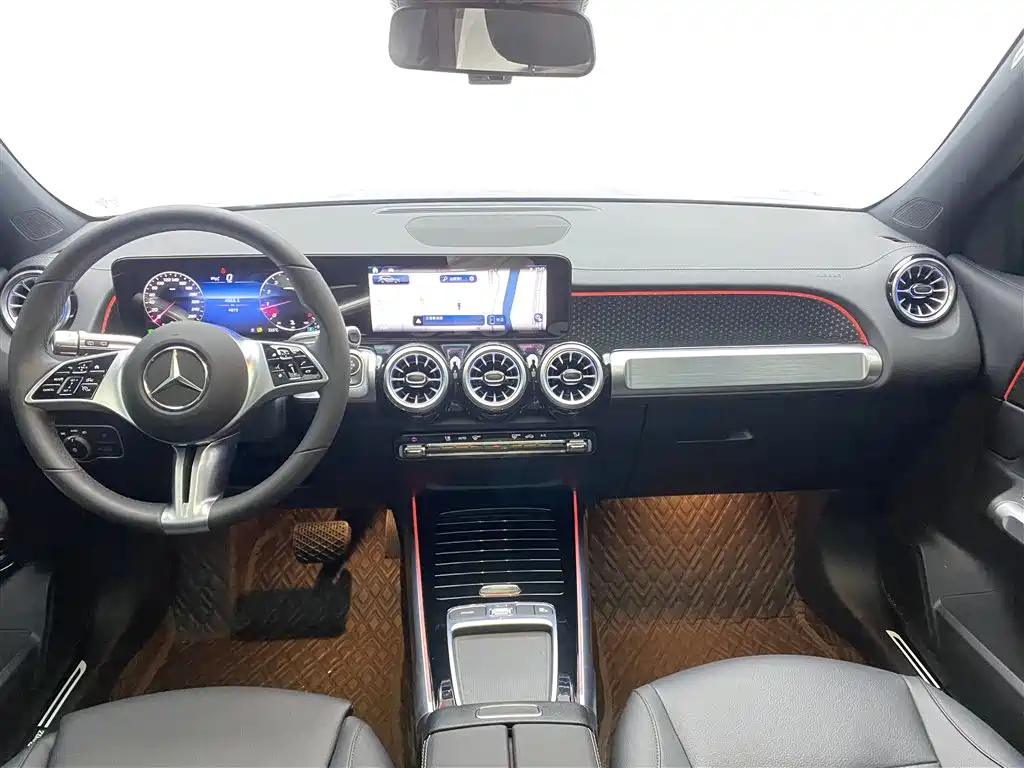 MERCEDES BENZ GLB 2024