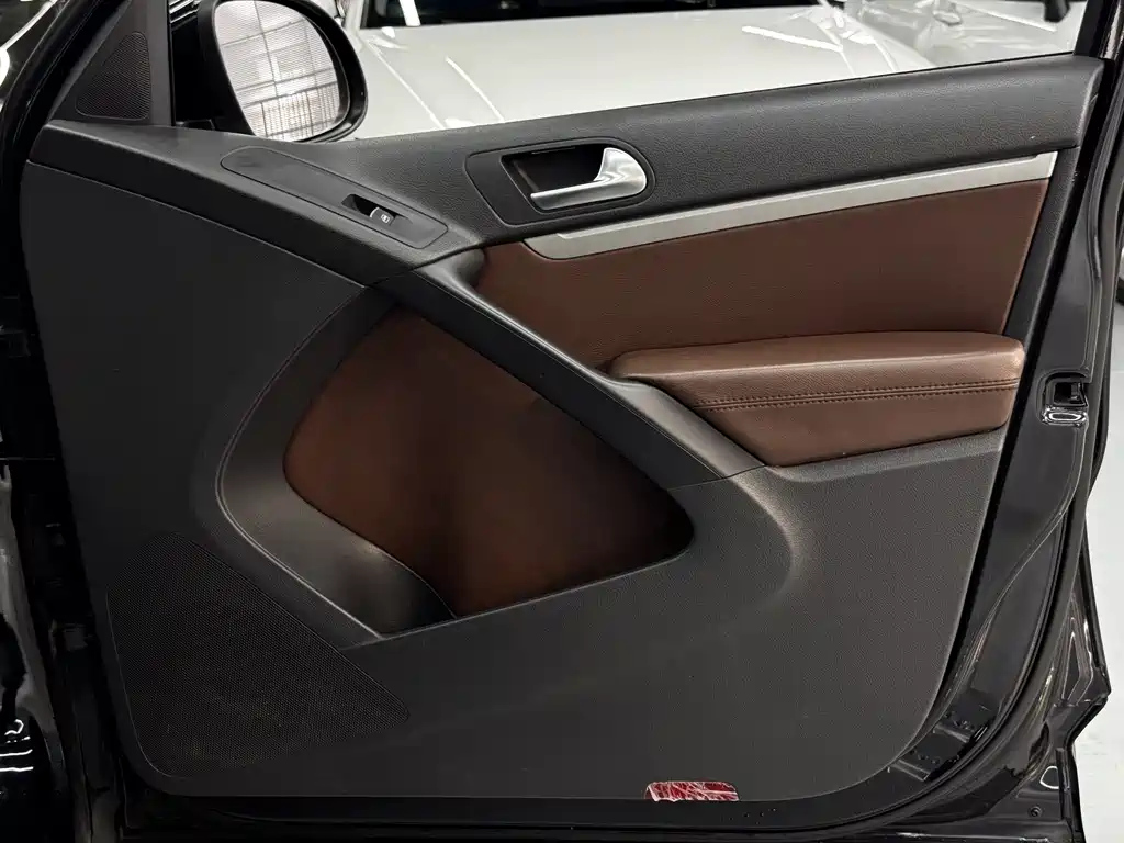 VOLKSWAGEN TIGUAN 2015