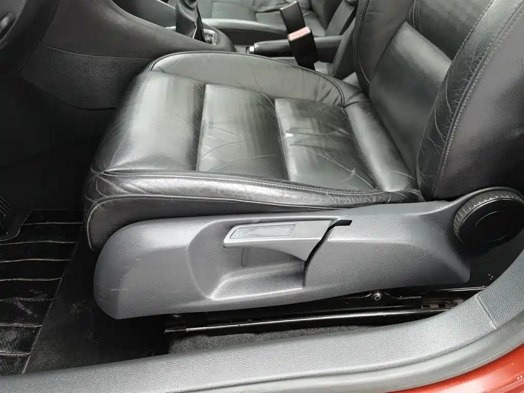VOLKSWAGEN GOLF 2011
