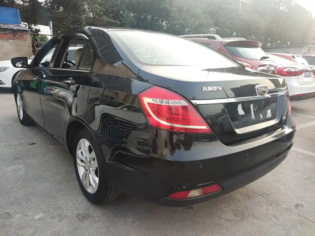 GEELY AUTO EMGRAND 2015