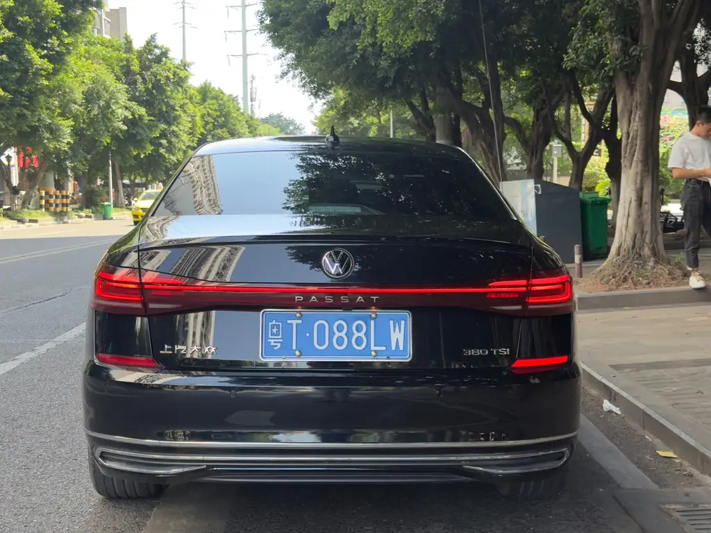 VOLKSWAGEN PASSAT 2024