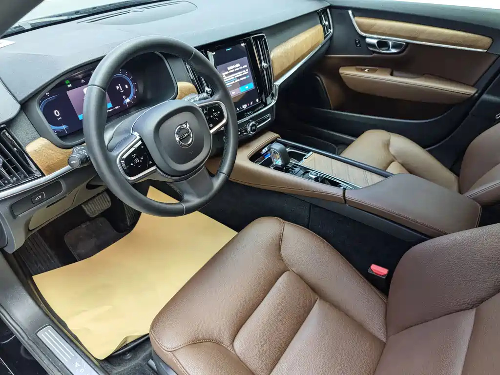 VOLVO S90 2024