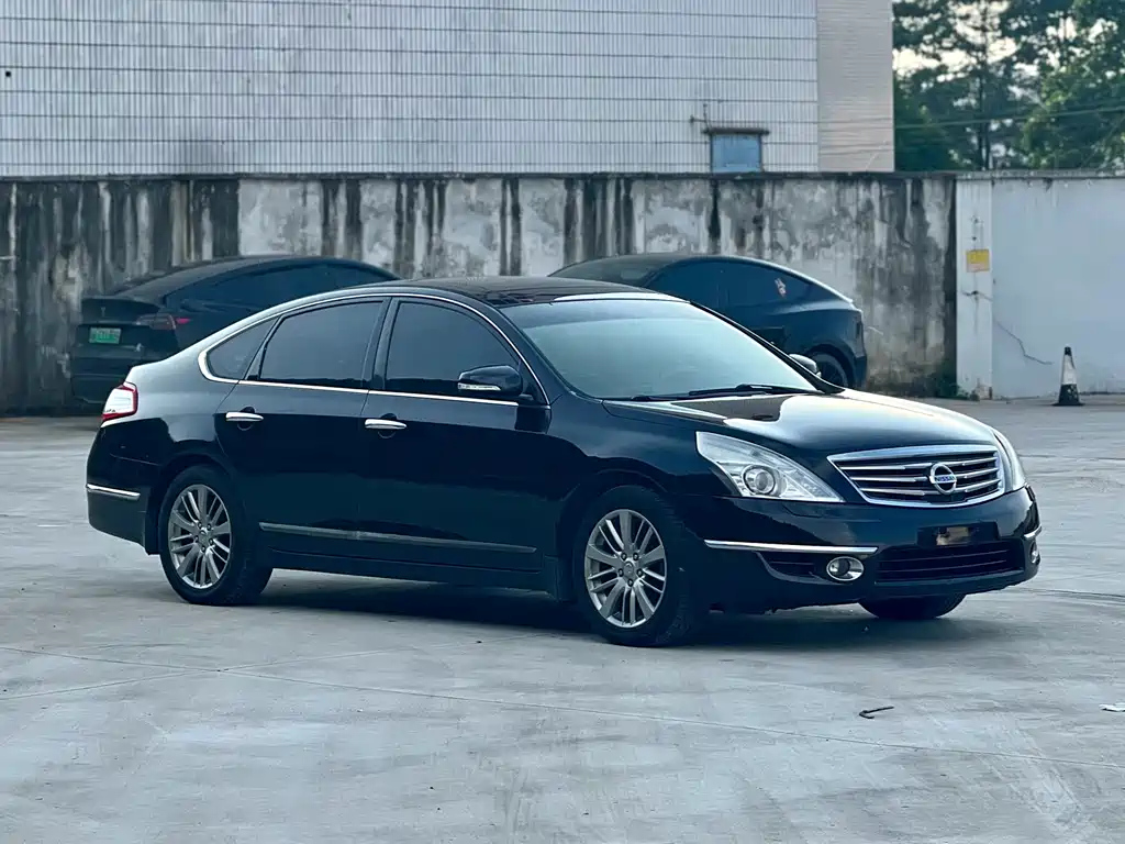 NISSAN TEANA 2011
