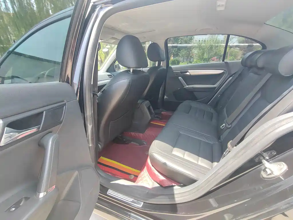 VOLKSWAGEN LAVIDA 2013