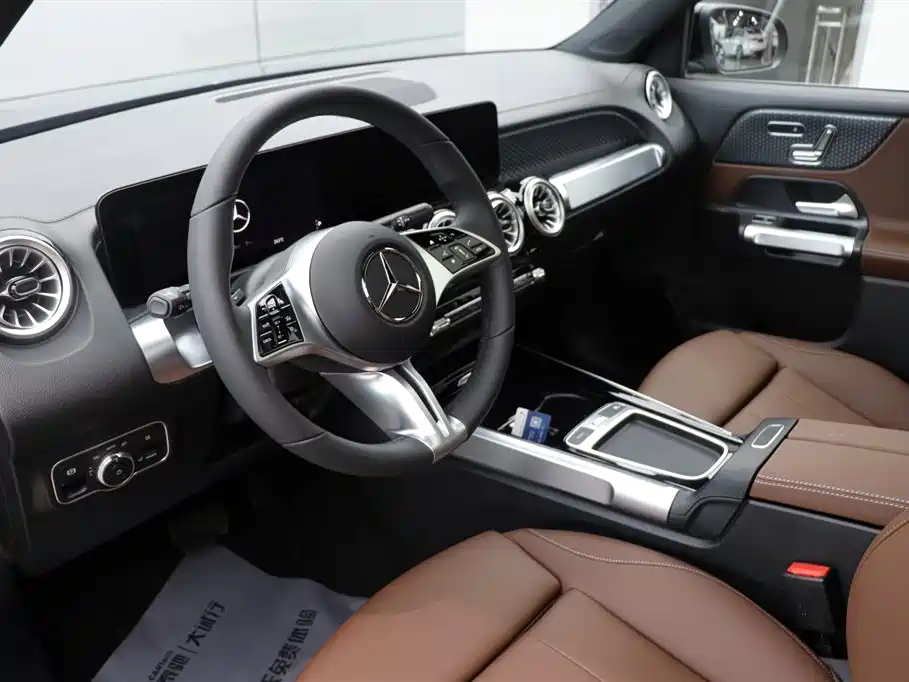 MERCEDES BENZ GLB 2025