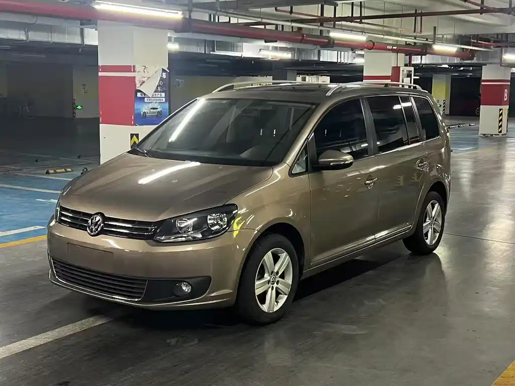 VOLKSWAGEN TOURAN 2015