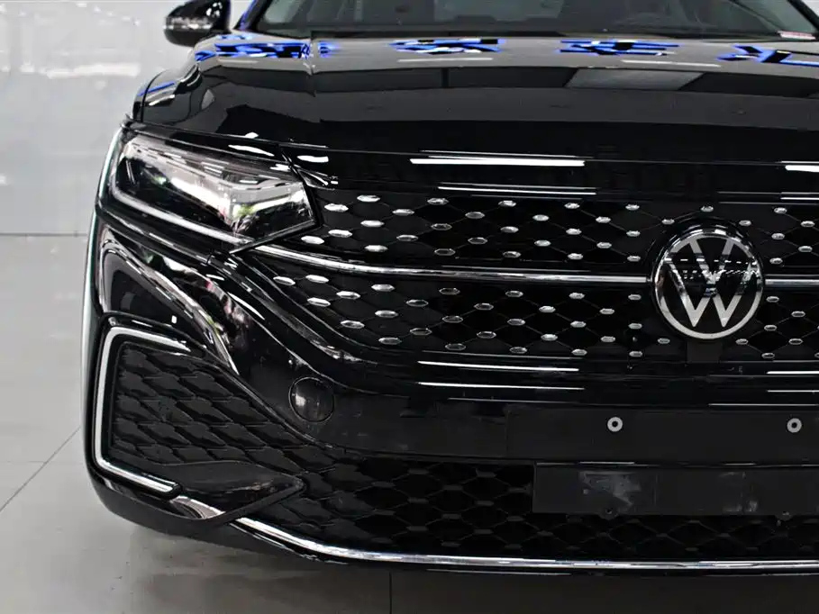 VOLKSWAGEN PASSAT 2025