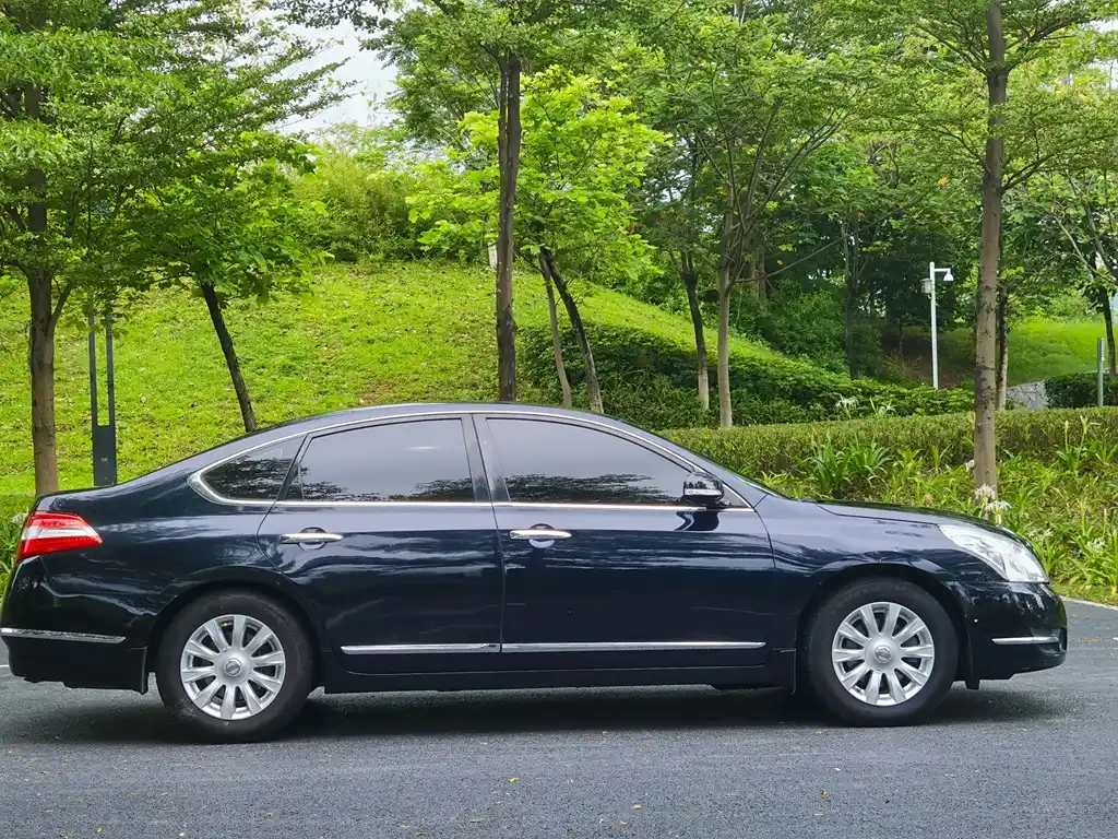 NISSAN TEANA 2010