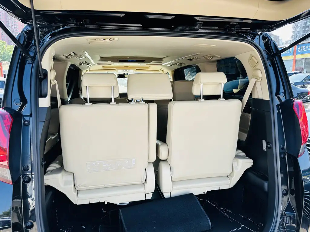 TOYOTA ALPHARD 2015