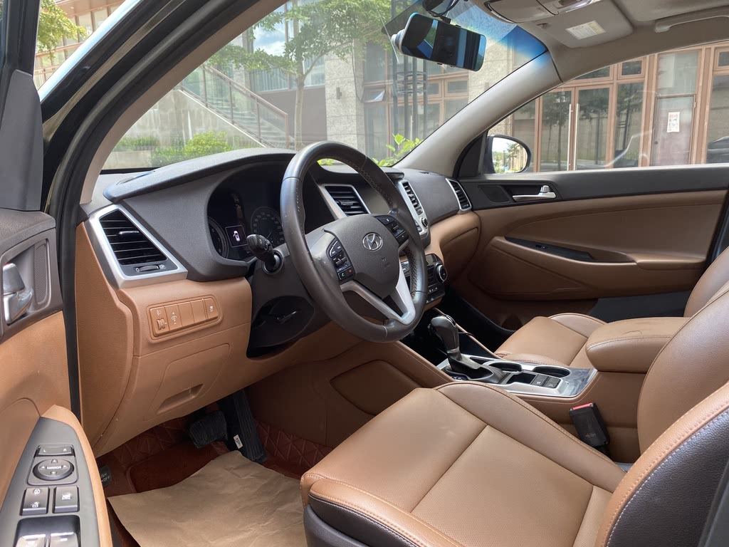 HYUNDAI TUCSON 2015
