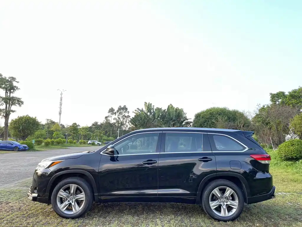 TOYOTA HIGHLANDER 2020