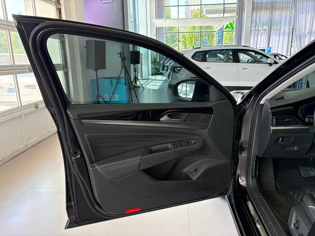 VOLKSWAGEN PASSAT 2022