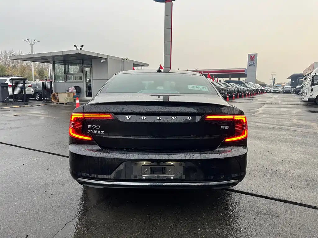 VOLVO S90 2022