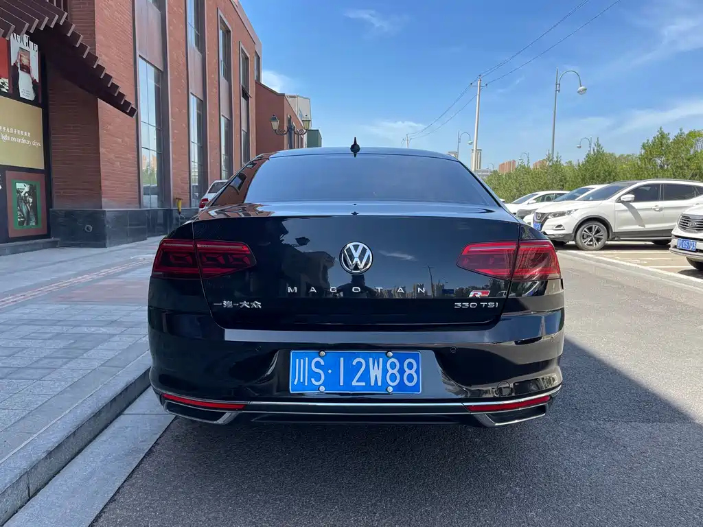 VOLKSWAGEN MAGOTAN 2020