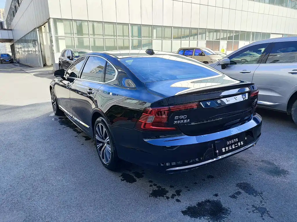 VOLVO S90 2022