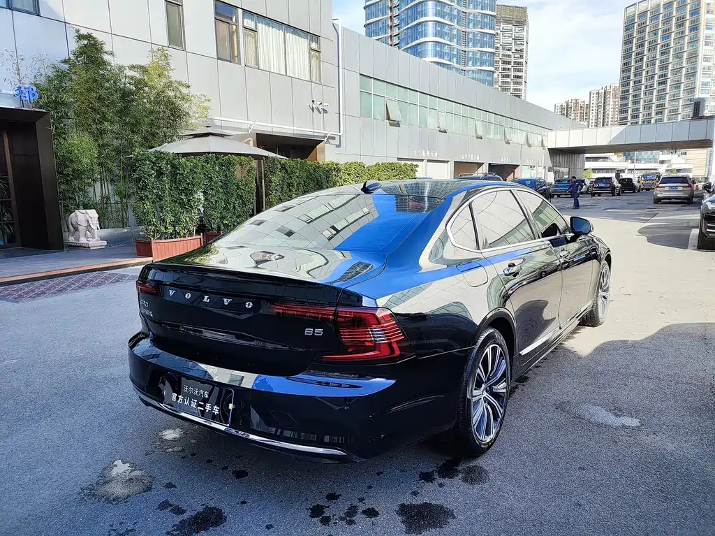 VOLVO S90 2022