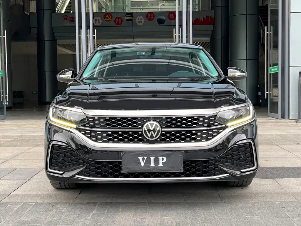 VOLKSWAGEN PASSAT 2023