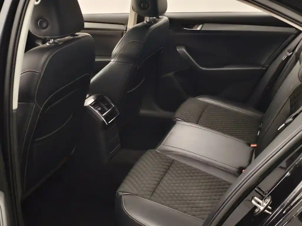 SKODA SUPERB 2016