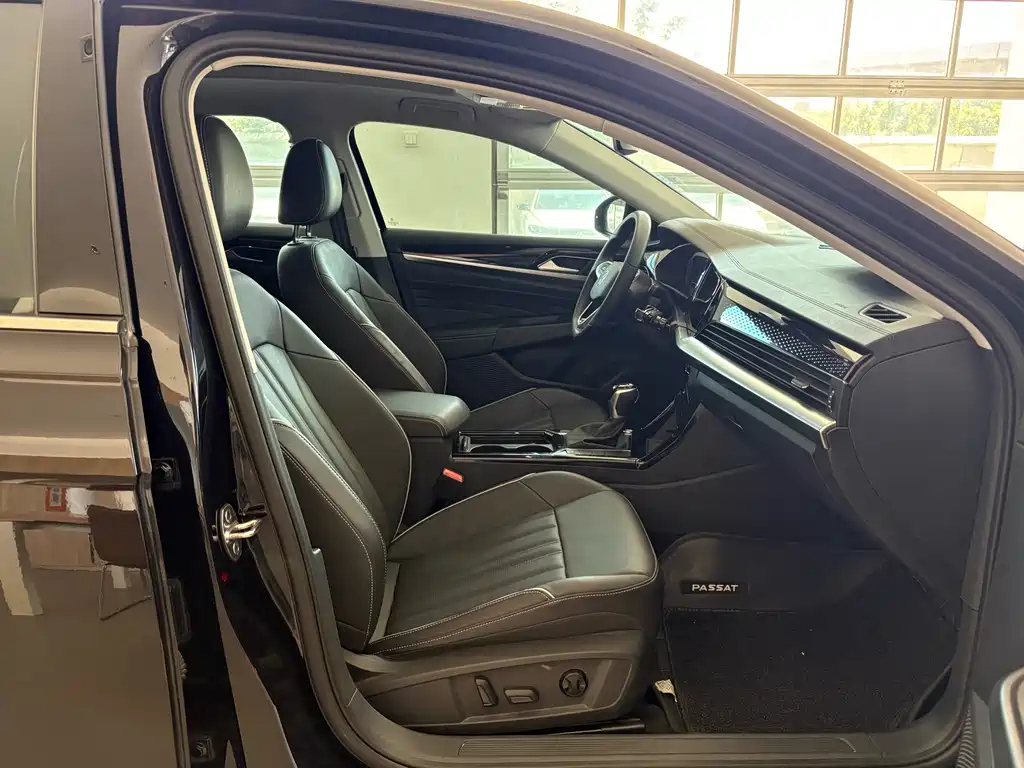 VOLKSWAGEN PASSAT 2022