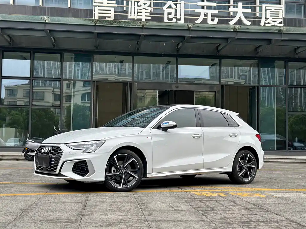 AUDI A3 2023