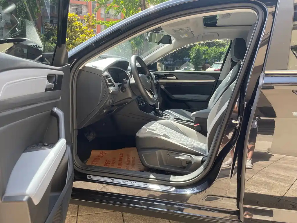 VOLKSWAGEN LAVIDA 2023