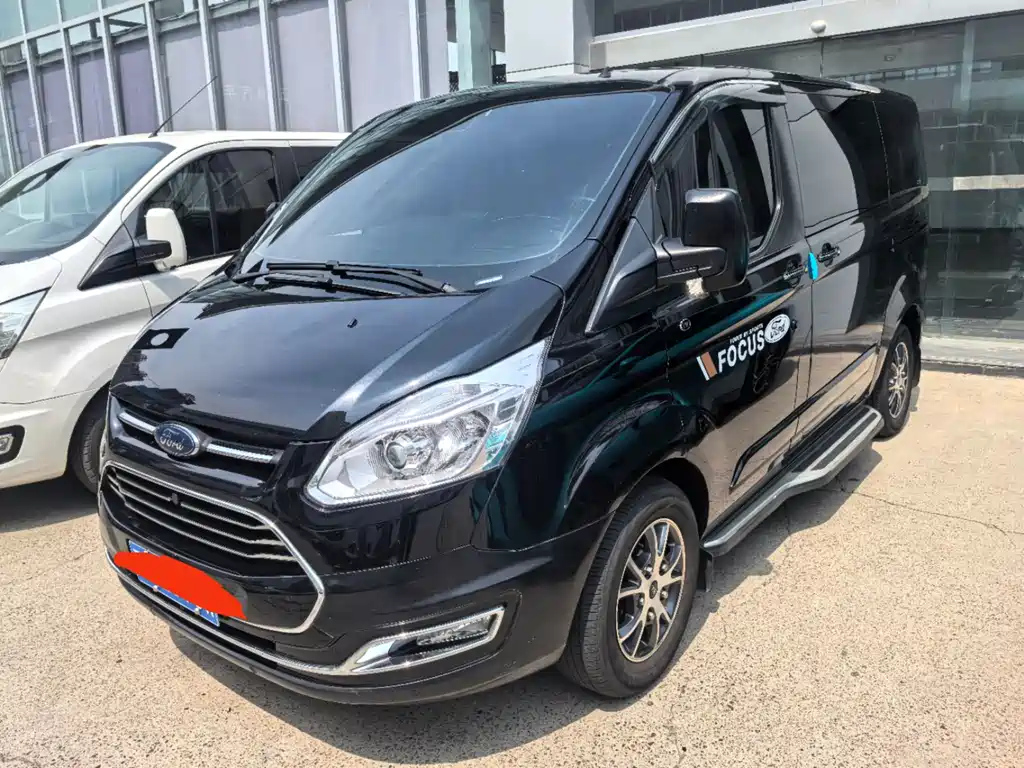 FORD TOUREO 2020