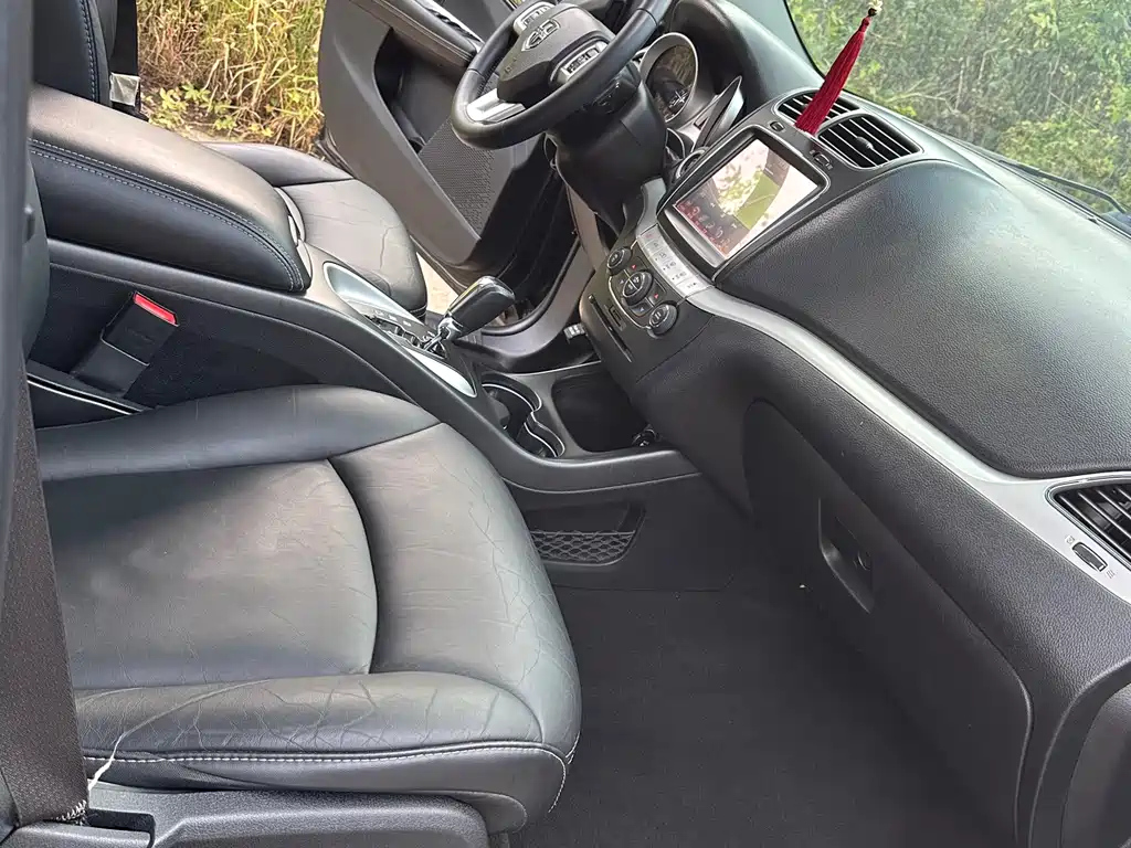 DODGE JCUV 2015