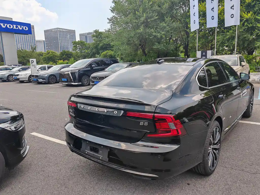 VOLVO S90 2025