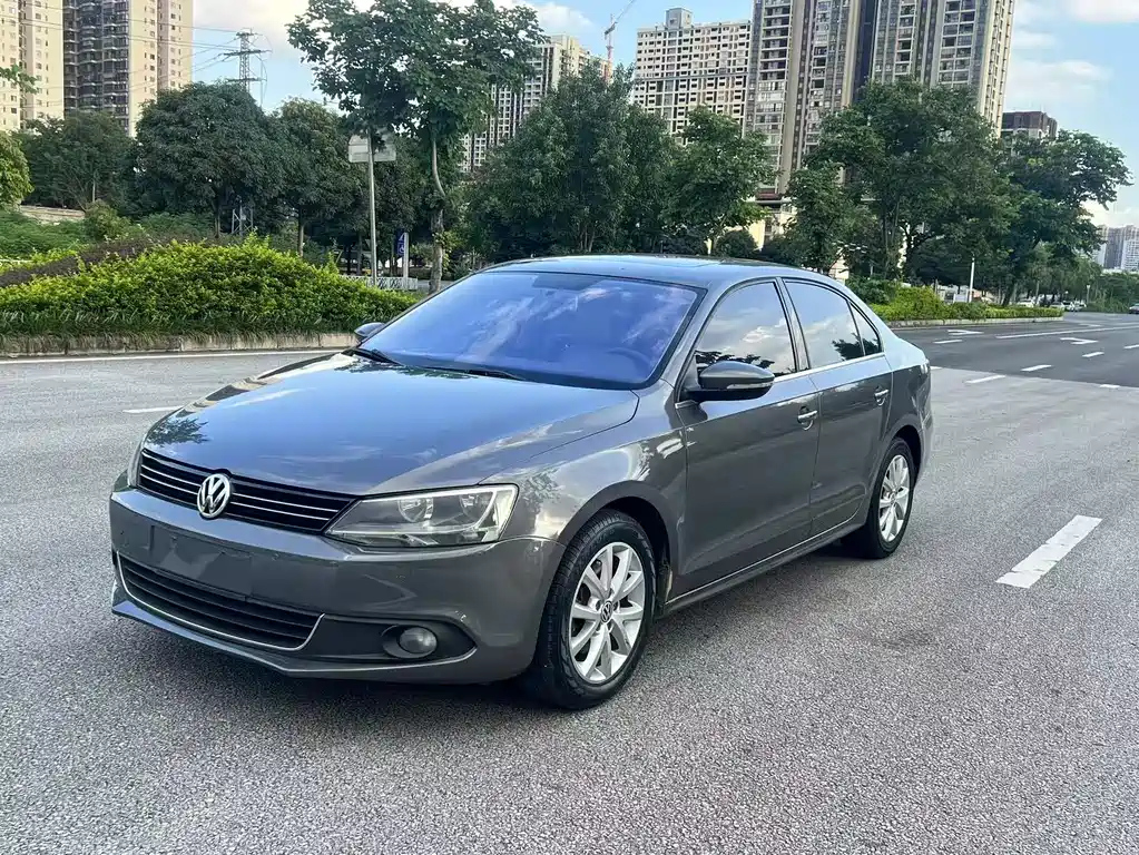 VOLKSWAGEN SAGITAR 2012