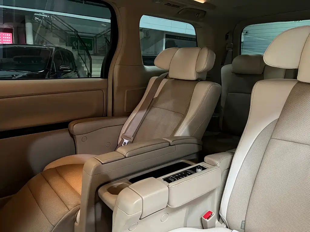 TOYOTA ALPHARD 2012