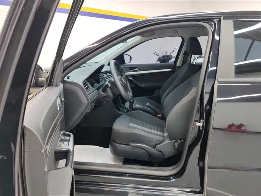VOLKSWAGEN LAVIDA 2019
