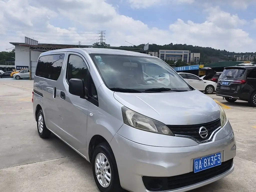 NISSAN NV200 2013