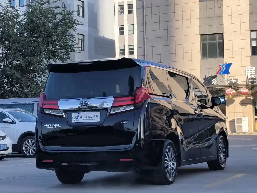 TOYOTA ALPHARD 2017