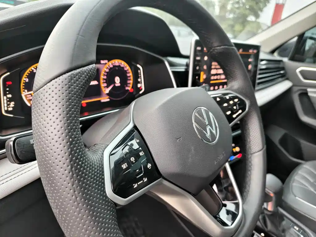 VOLKSWAGEN TIGUAN L 2024