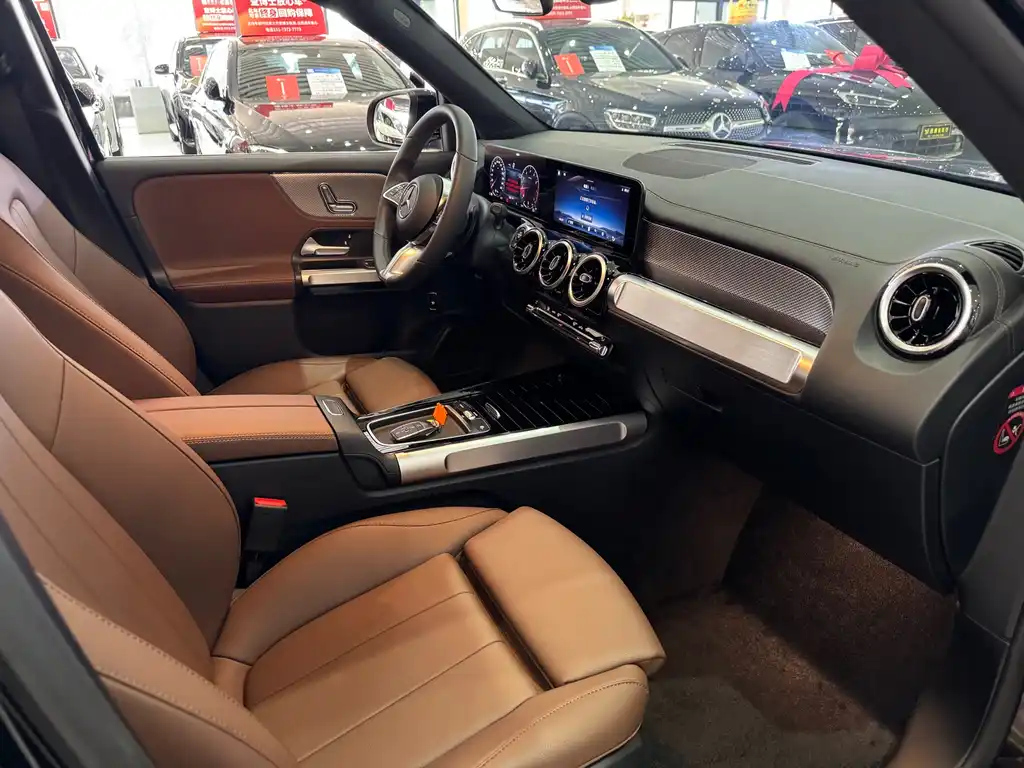 MERCEDES BENZ GLB 2024