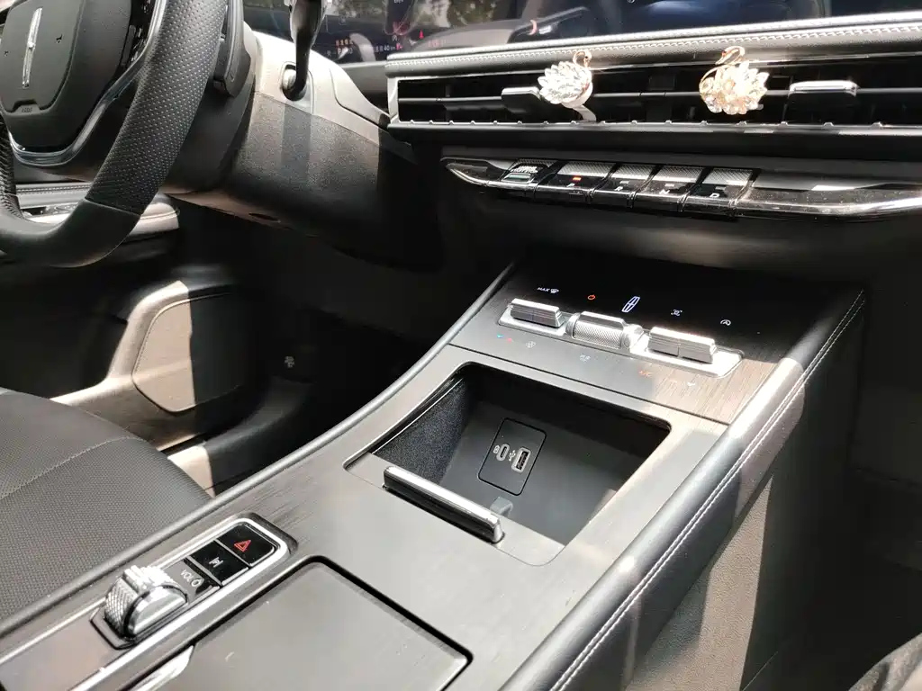 LINCOLN ADVENTURER 2023