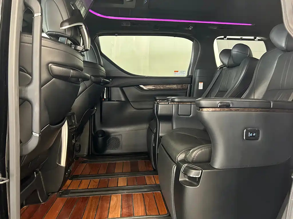 TOYOTA ALPHARD 2018