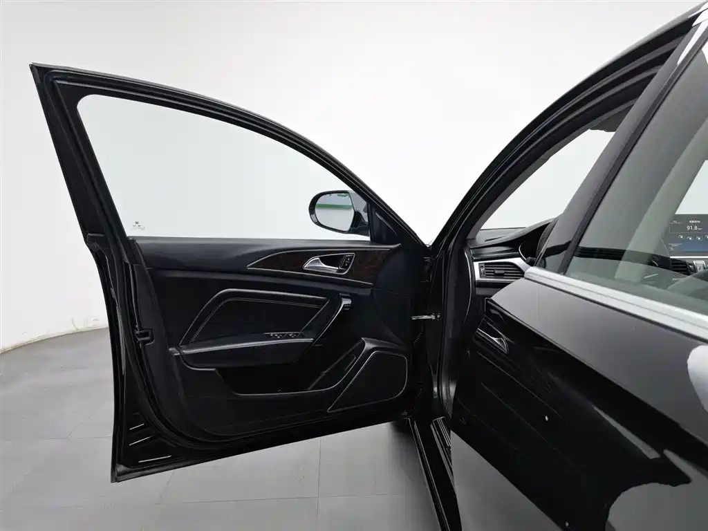 ZOTYE Z700 2016