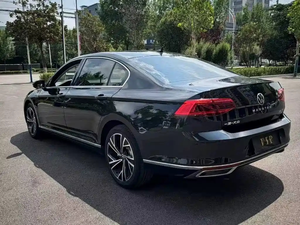 VOLKSWAGEN MAGOTAN 2021
