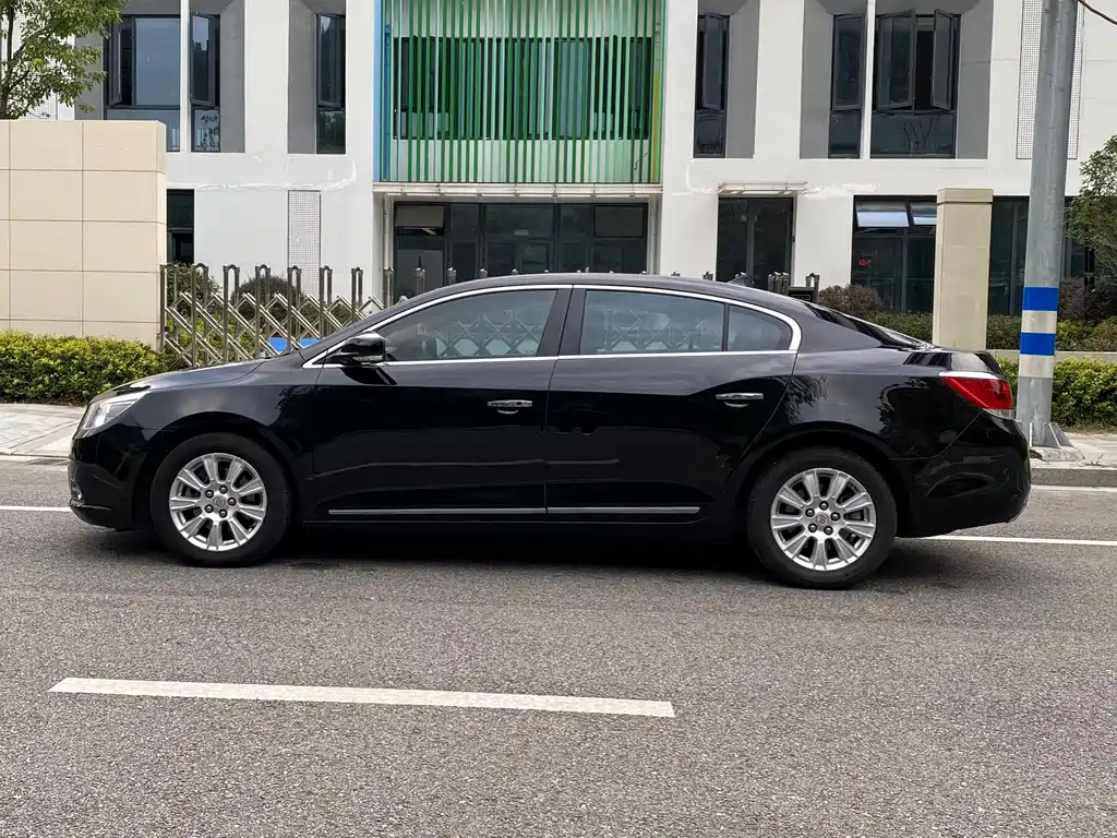 BUICK LACROSSE 2011